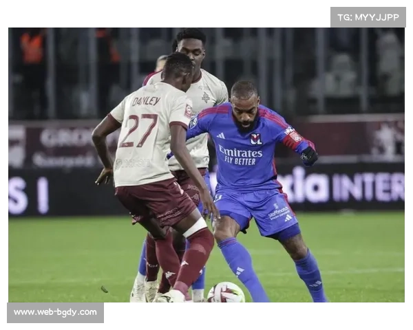 里昂5-2大胜梅斯，拉卡泽特率队延续强劲势头